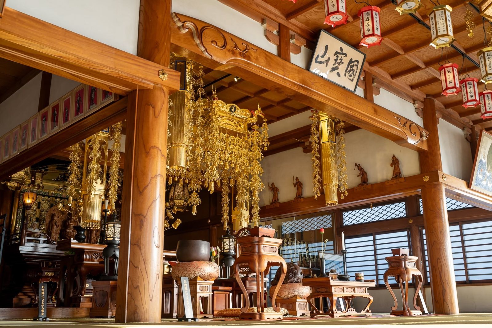 本堂内陣